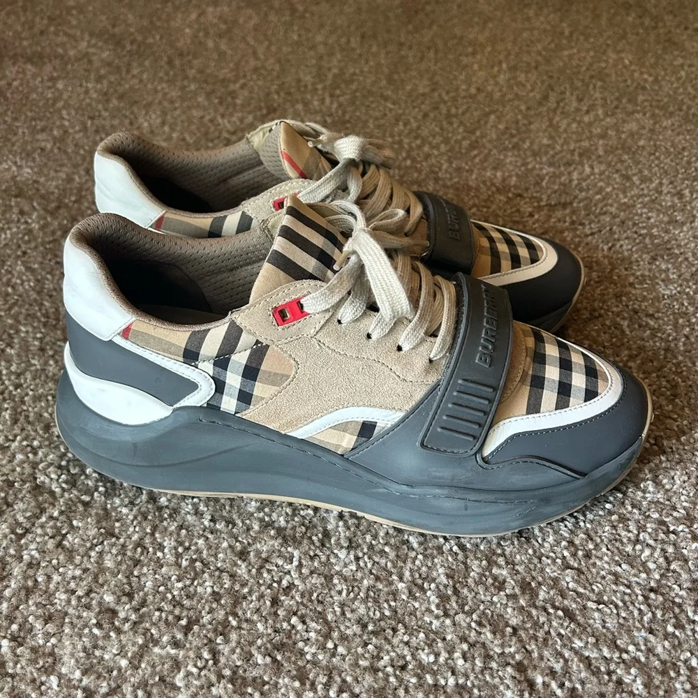 Burberry Sneakers Size 44 - Picture 4 of 4